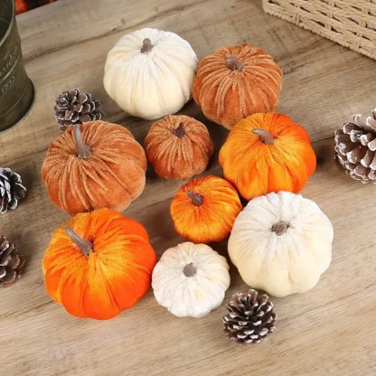 Citrouilles décoratives en velours — image 5