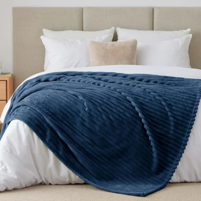 Plaid polaire blanc crème, 125 x 150 cm — image 8