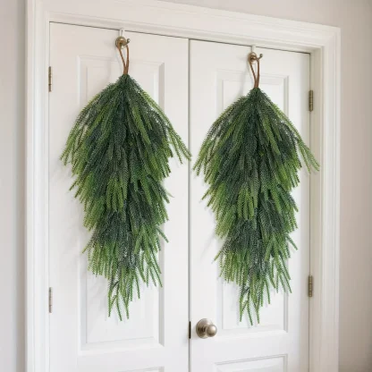 Décorations de porte en aiguilles de pin – lot de 4 — image 3