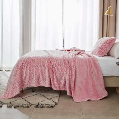 Plaid polaire léopard rose, 150 x 200 cm — image 5