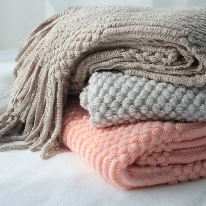 Plaid tricoté à pompons — image 6